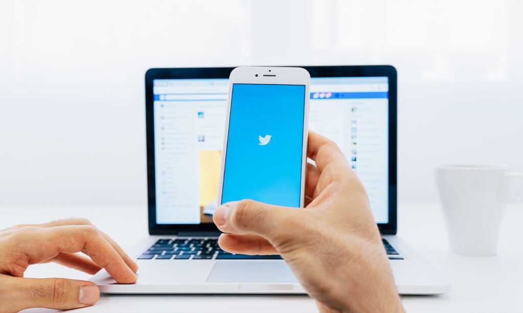 Cara Menggunakan Teks Otomatis Twitter Untuk Tweet Suara